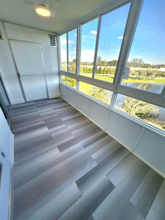 4047 Huricane window lake view pic 7