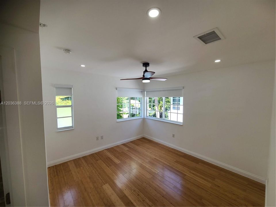 For Rent: $3,000 (2 beds, 2 baths, 750 Square Feet)