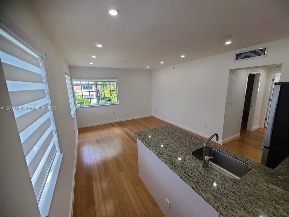 For Rent: $3,000 (2 beds, 2 baths, 750 Square Feet)