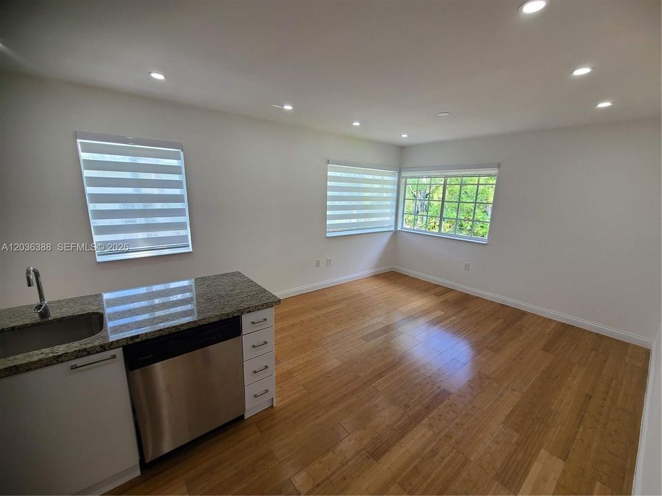 For Rent: $3,000 (2 beds, 2 baths, 750 Square Feet)