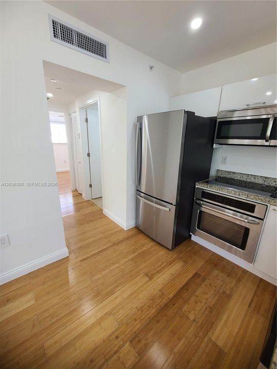 For Rent: $3,000 (2 beds, 2 baths, 750 Square Feet)