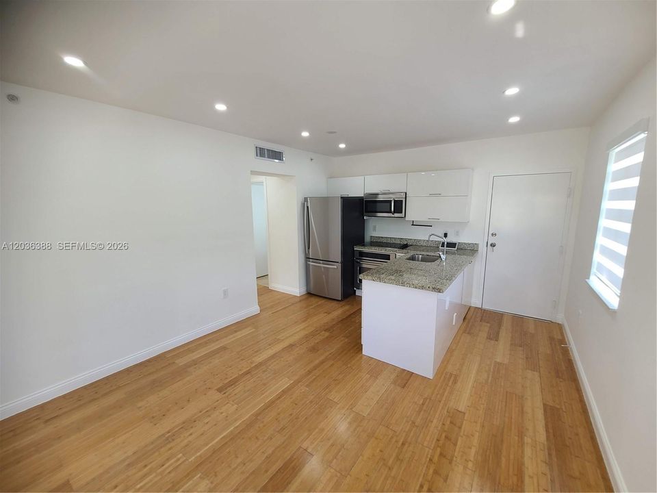 For Rent: $3,000 (2 beds, 2 baths, 750 Square Feet)