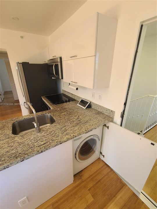 For Rent: $3,000 (2 beds, 2 baths, 750 Square Feet)