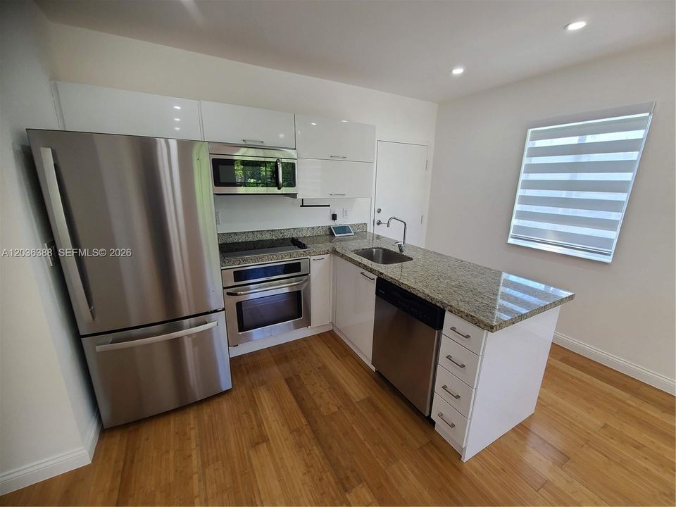 For Rent: $3,000 (2 beds, 2 baths, 750 Square Feet)