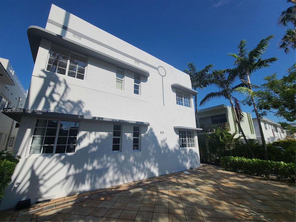 For Rent: $3,000 (2 beds, 2 baths, 750 Square Feet)