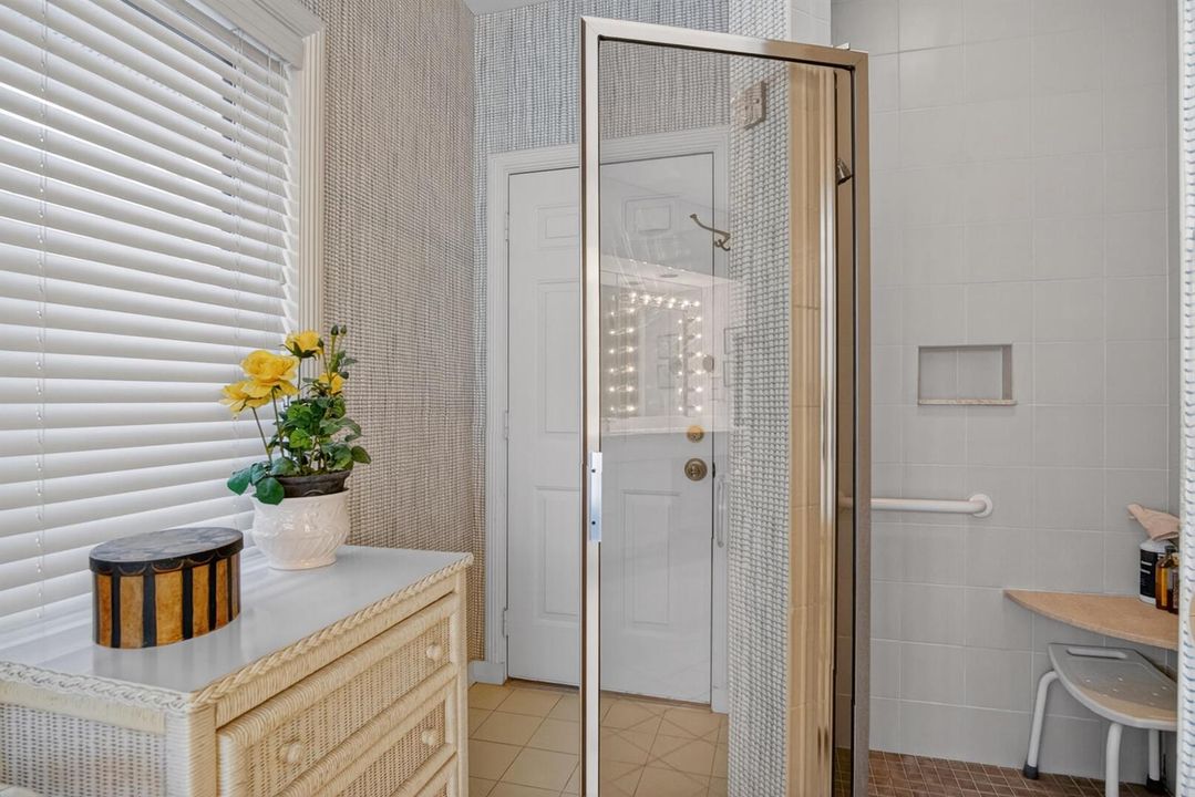 Primary shower