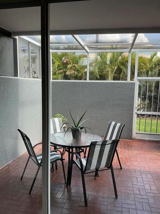 3829 Screen Patio T IMG_0061