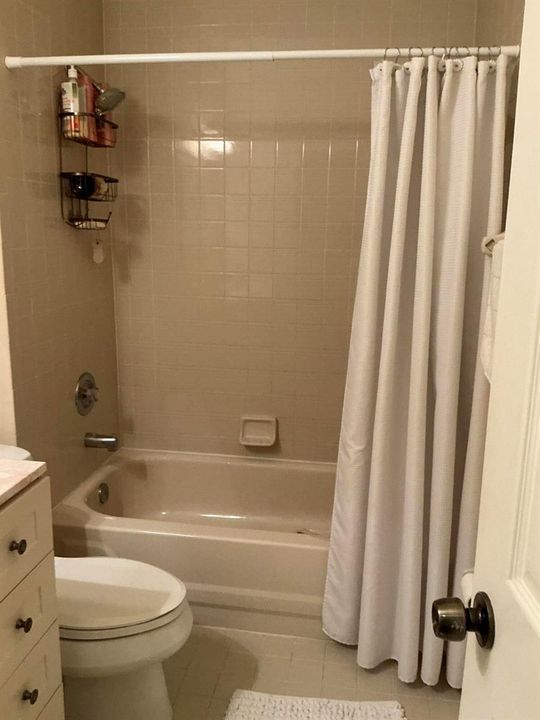 3829 Second Full Bath T IMG_0083