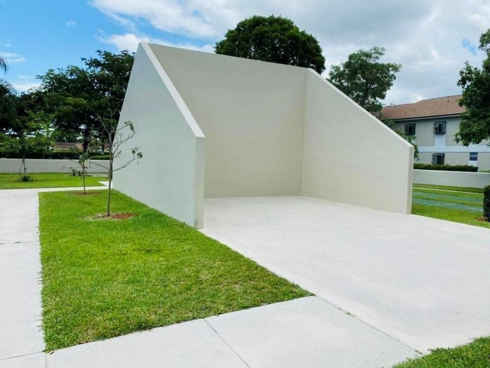 Paddleball court