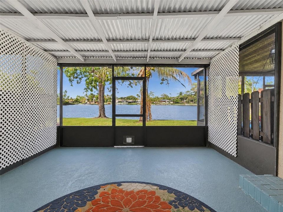 For Sale: $255,000 (2 beds, 1 baths, 1040 Square Feet)
