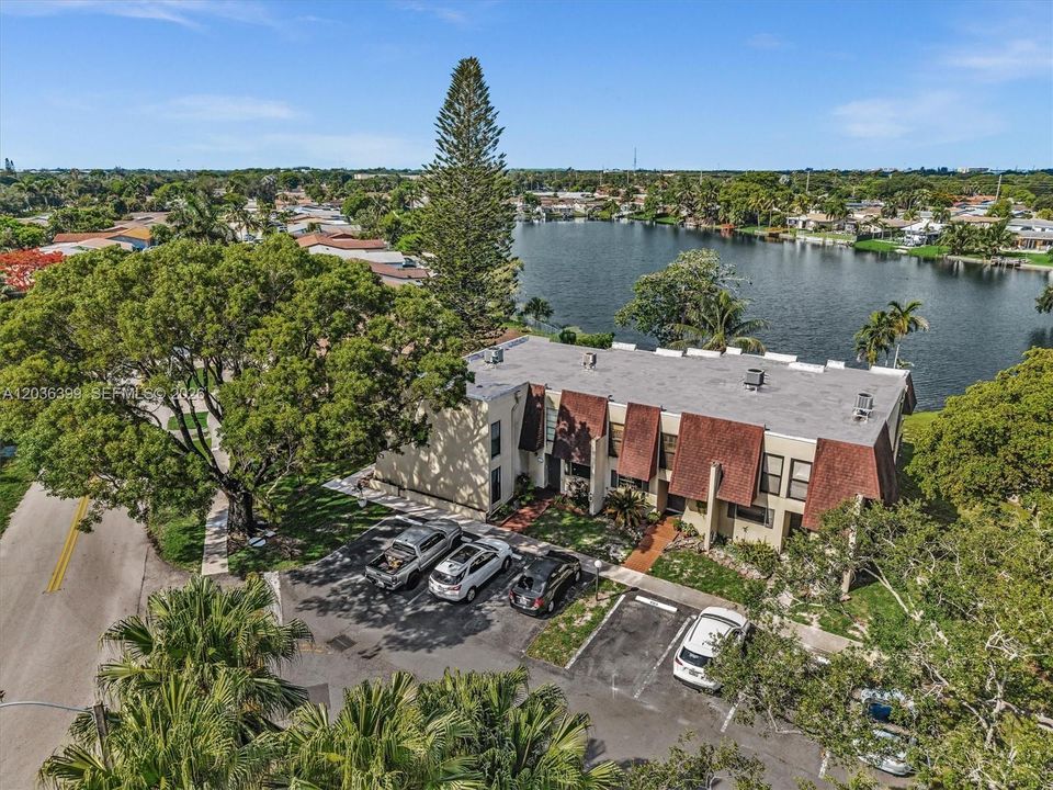 For Sale: $255,000 (2 beds, 1 baths, 1040 Square Feet)