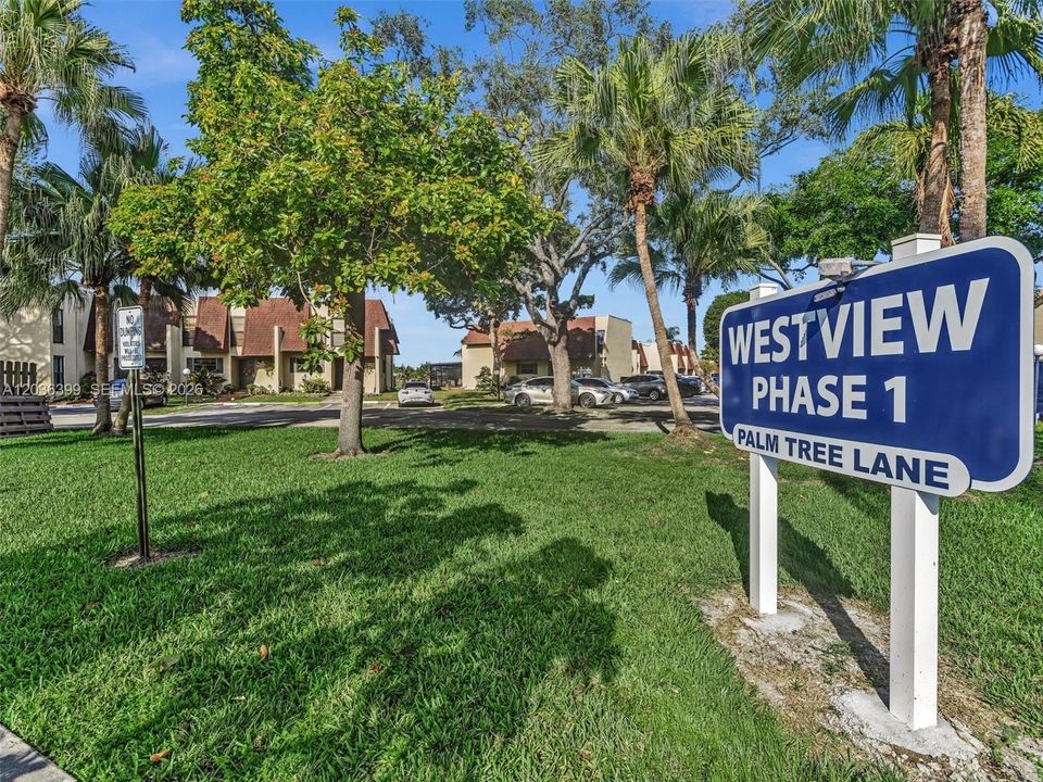 For Sale: $255,000 (2 beds, 1 baths, 1040 Square Feet)