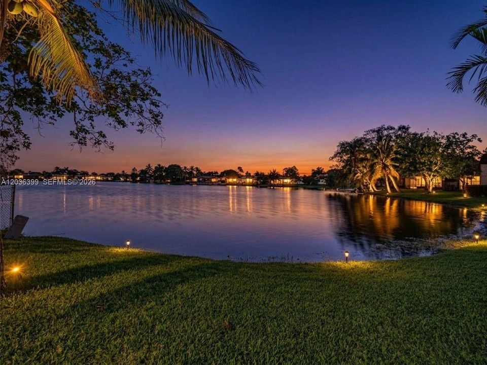 For Sale: $255,000 (2 beds, 1 baths, 1040 Square Feet)