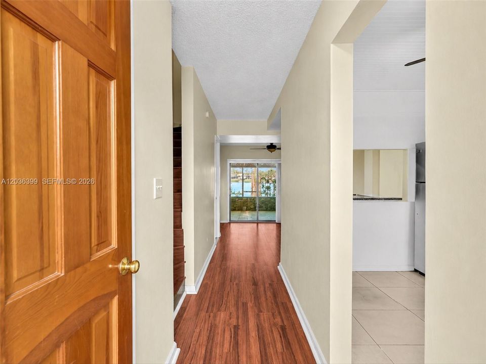 For Sale: $255,000 (2 beds, 1 baths, 1040 Square Feet)