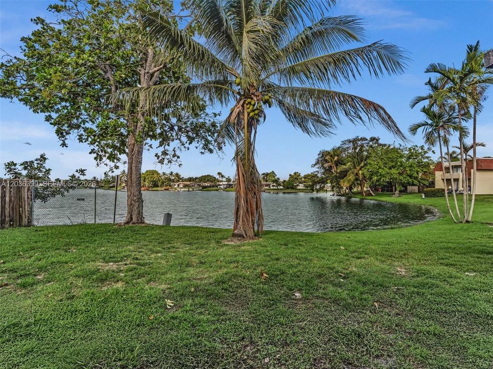 For Sale: $255,000 (2 beds, 1 baths, 1040 Square Feet)