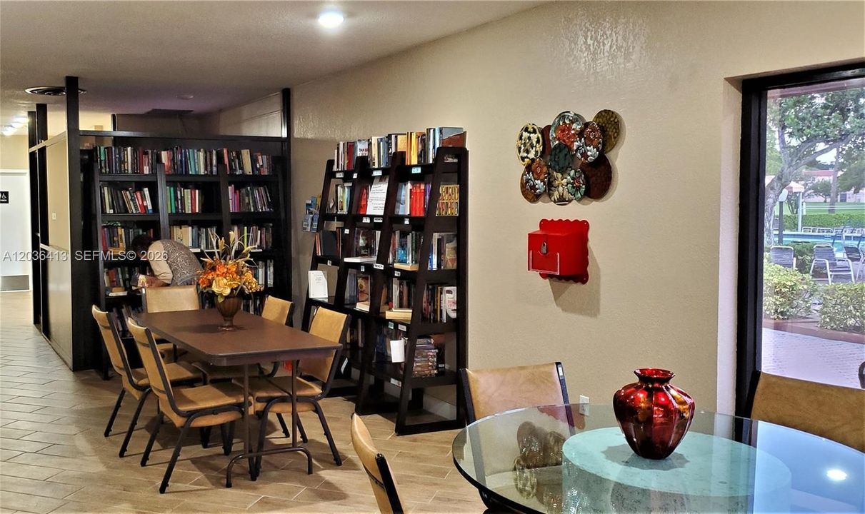 For Sale: $119,900 (2 beds, 2 baths, 850 Square Feet)