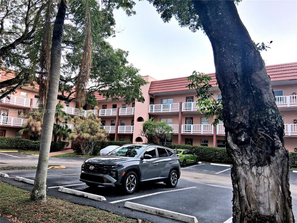 For Sale: $119,900 (2 beds, 2 baths, 850 Square Feet)