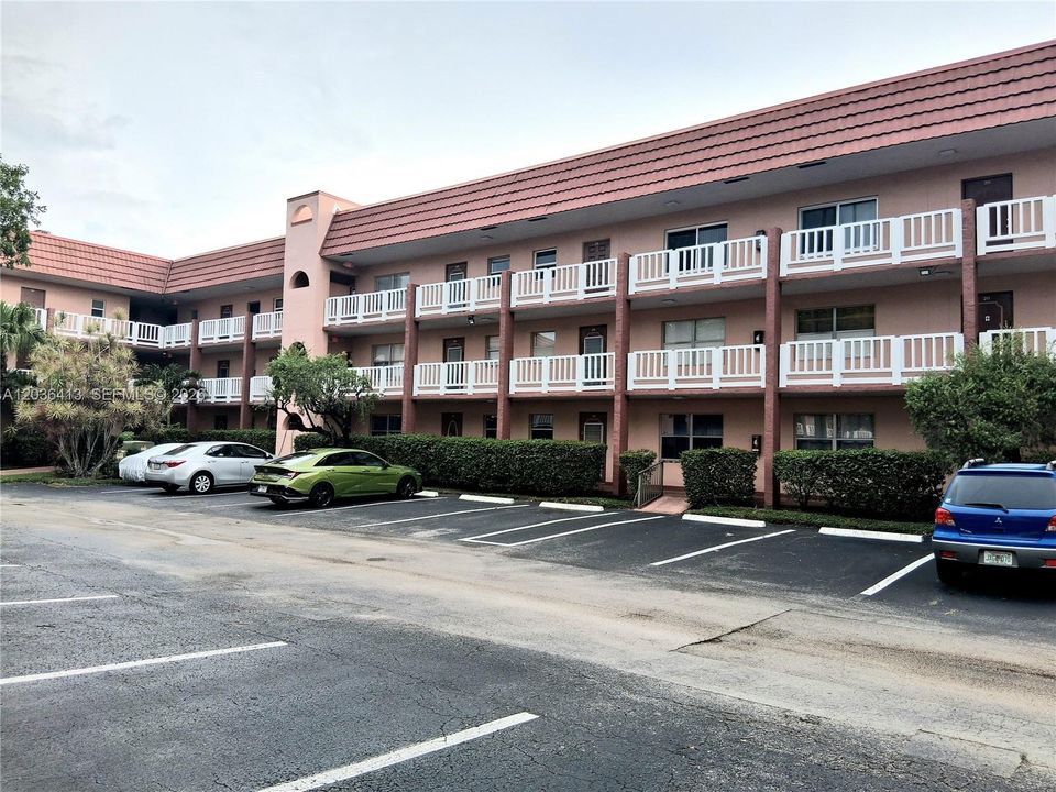 For Sale: $119,900 (2 beds, 2 baths, 850 Square Feet)