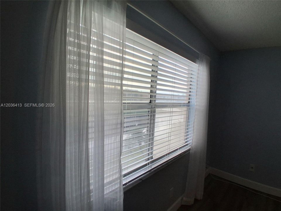 For Sale: $119,900 (2 beds, 2 baths, 850 Square Feet)