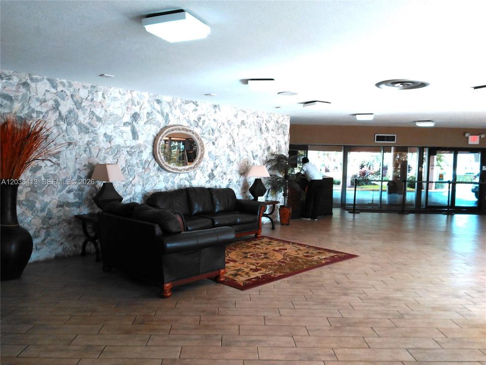 For Sale: $119,900 (2 beds, 2 baths, 850 Square Feet)
