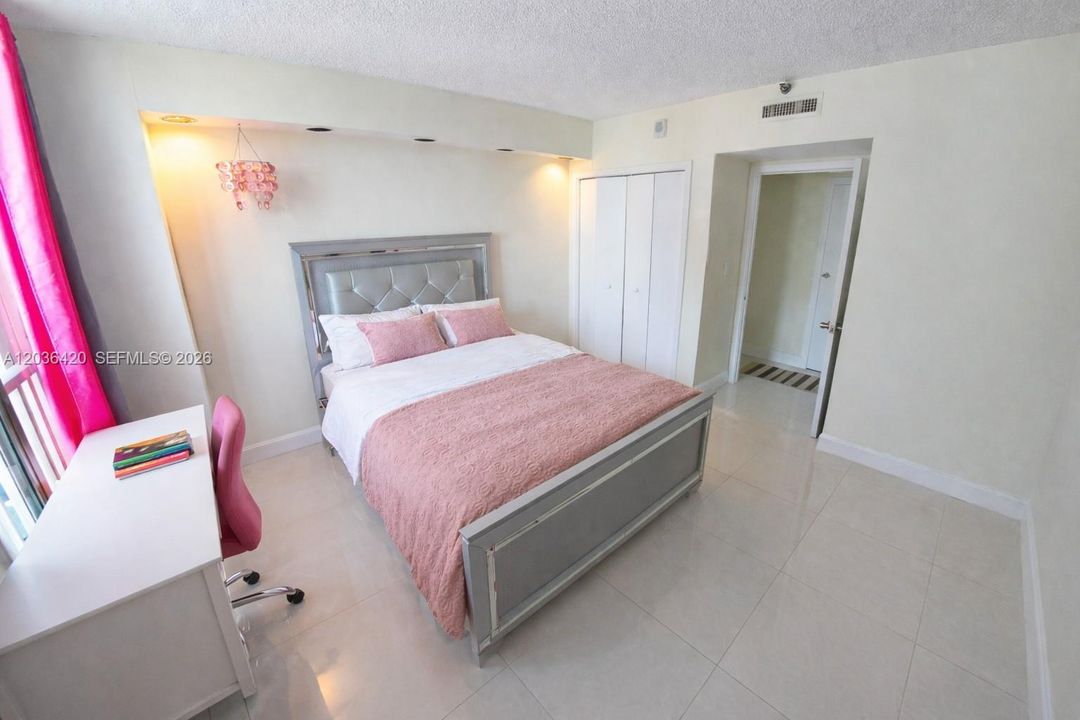 В аренду: $4,250 (2 спален, 2 ванн, 1522 Квадратных фут)