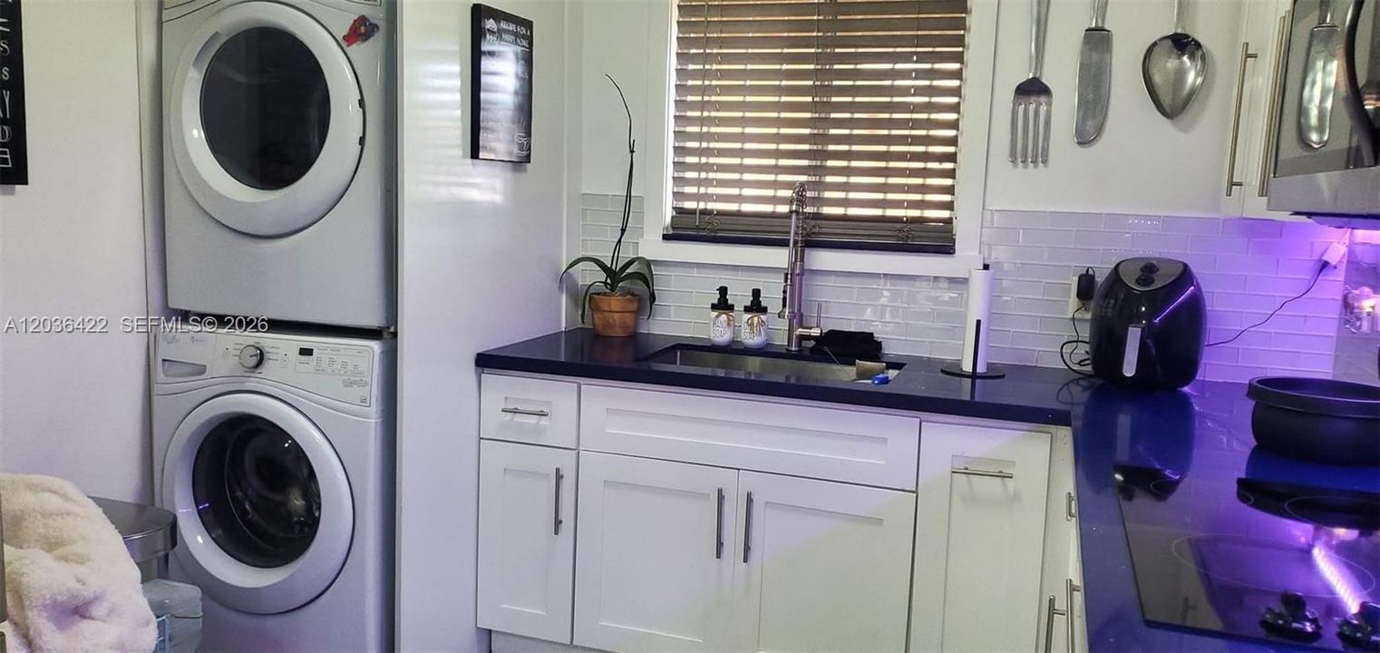 На продажу: $315,000 (2 спален, 2 ванн, 998 Квадратных фут)