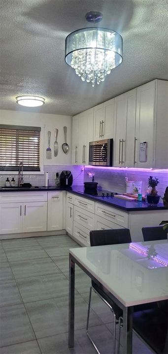 На продажу: $315,000 (2 спален, 2 ванн, 998 Квадратных фут)