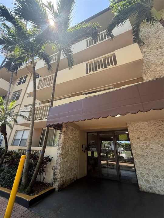 For Sale: $269,000 (2 beds, 2 baths, 1023 Square Feet)