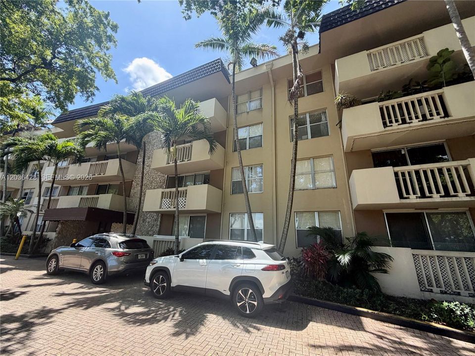 For Sale: $269,000 (2 beds, 2 baths, 1023 Square Feet)