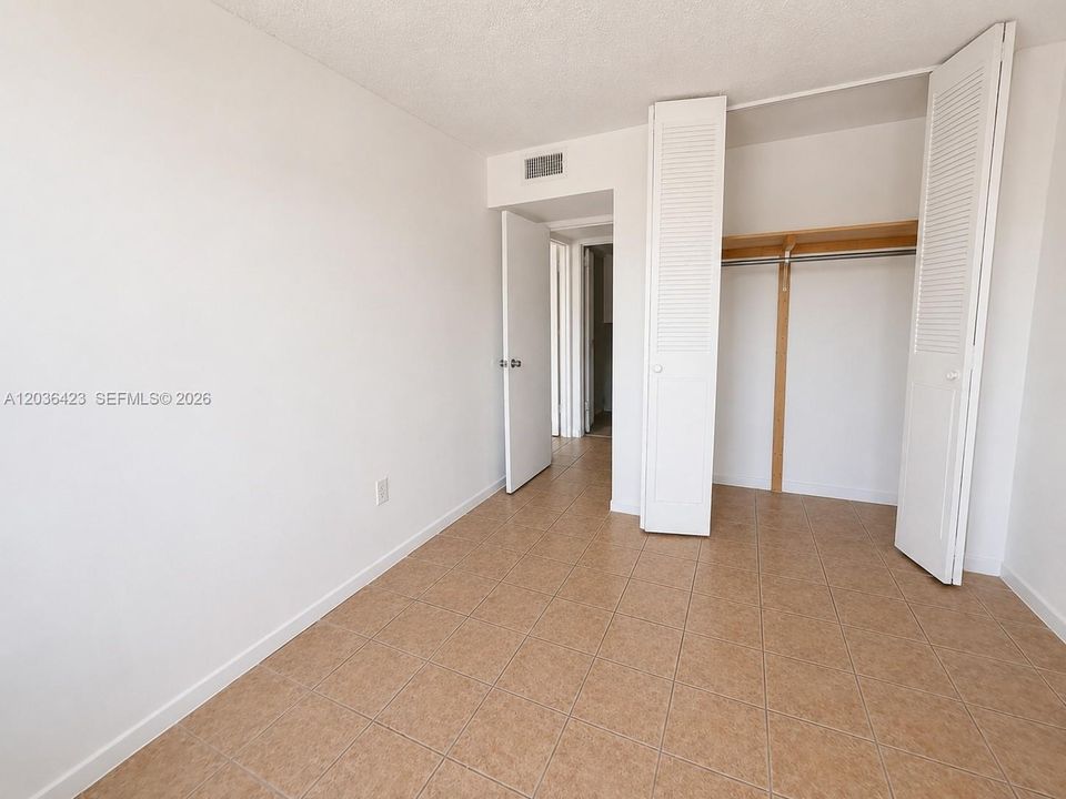 For Sale: $269,000 (2 beds, 2 baths, 1023 Square Feet)