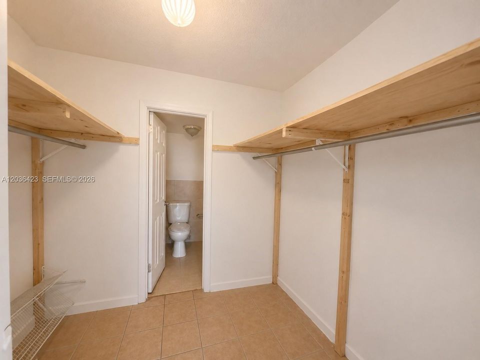 For Sale: $269,000 (2 beds, 2 baths, 1023 Square Feet)