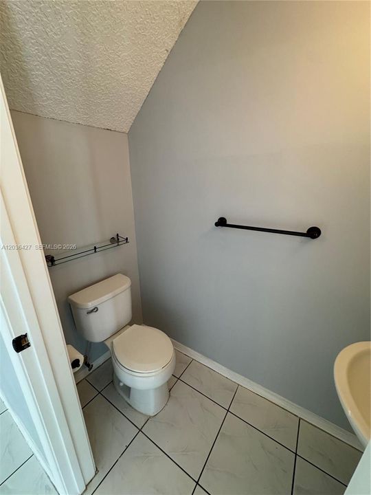 Recently Rented: $2,495 (2 beds, 1 baths, 1140 Square Feet)