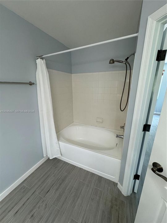 Recently Rented: $2,495 (2 beds, 1 baths, 1140 Square Feet)