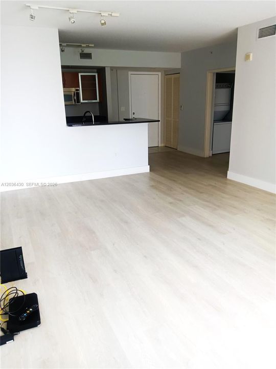 For Rent: $2,190 (1 beds, 1 baths, 828 Square Feet)
