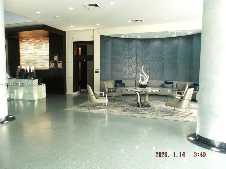 For Rent: $2,190 (1 beds, 1 baths, 828 Square Feet)