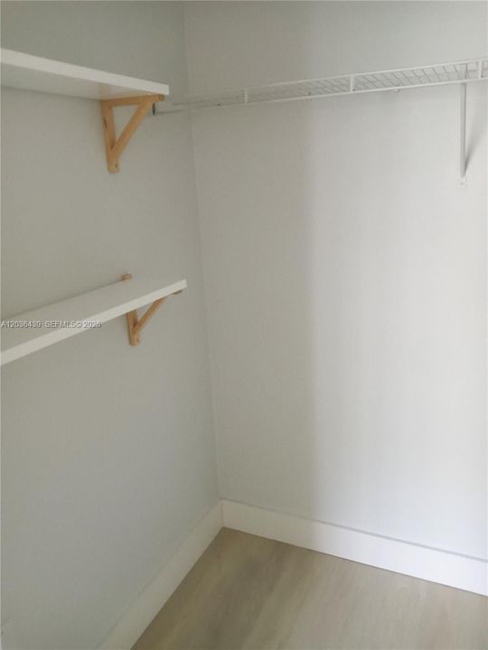 For Rent: $2,190 (1 beds, 1 baths, 828 Square Feet)