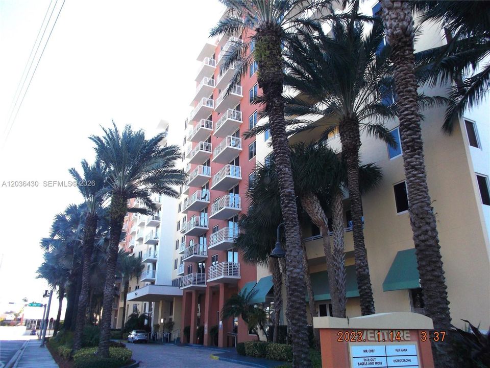 For Rent: $2,190 (1 beds, 1 baths, 828 Square Feet)