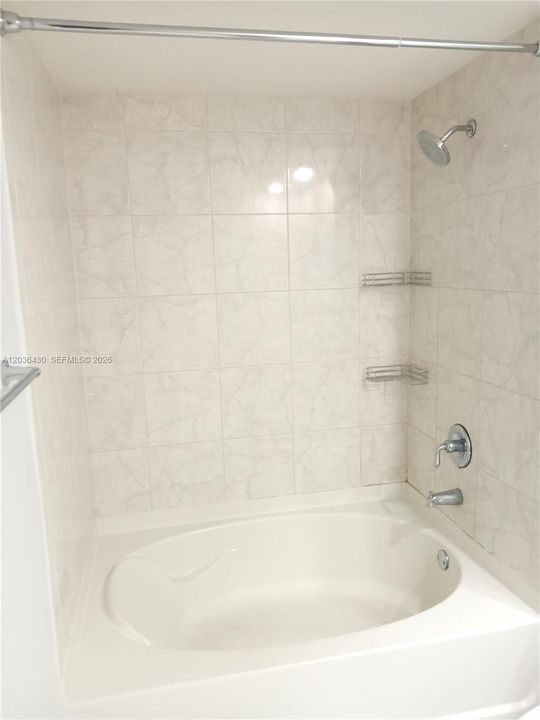 For Rent: $2,190 (1 beds, 1 baths, 828 Square Feet)
