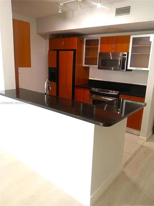 For Rent: $2,190 (1 beds, 1 baths, 828 Square Feet)