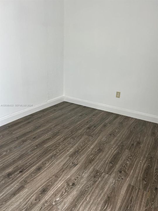 For Rent: $1,200 (1 beds, 1 baths, 1203 Square Feet)