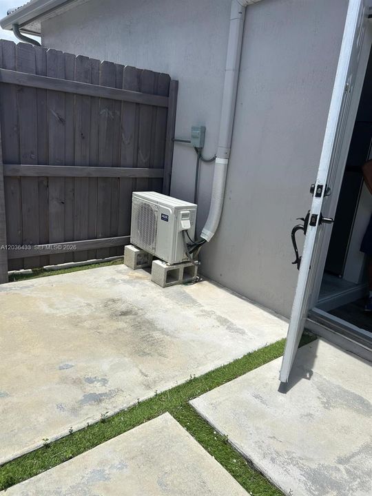 For Rent: $1,200 (1 beds, 1 baths, 1203 Square Feet)