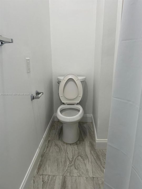For Rent: $1,200 (1 beds, 1 baths, 1203 Square Feet)