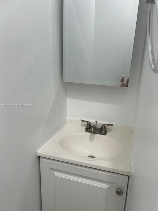 For Rent: $1,200 (1 beds, 1 baths, 1203 Square Feet)