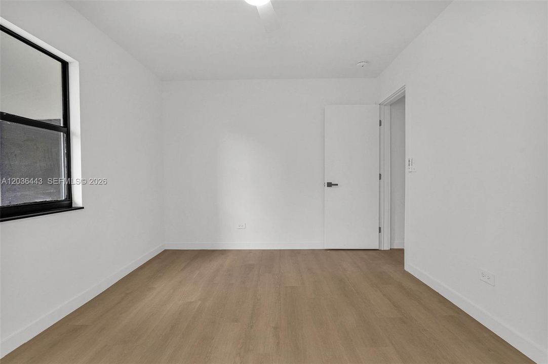 В аренду: $4,500 (4 спален, 2 ванн, 1000 Квадратных фут)