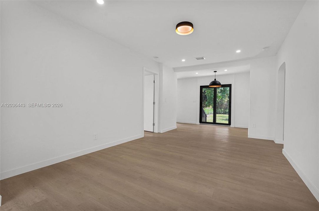 В аренду: $4,500 (4 спален, 2 ванн, 1000 Квадратных фут)