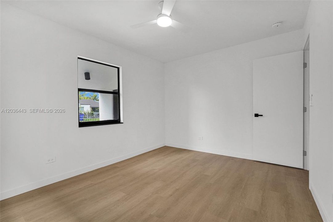 В аренду: $4,500 (4 спален, 2 ванн, 1000 Квадратных фут)