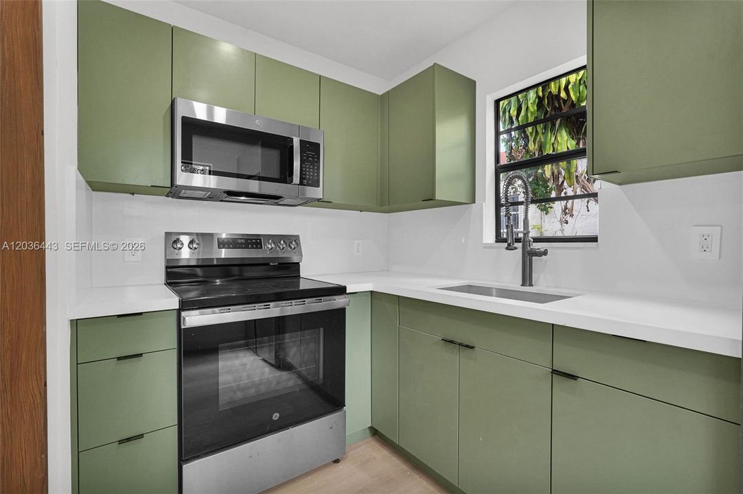 В аренду: $4,500 (4 спален, 2 ванн, 1000 Квадратных фут)
