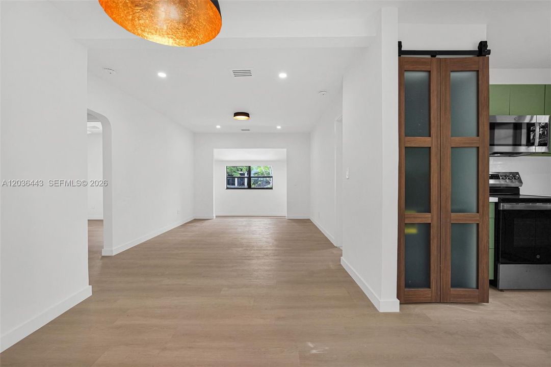В аренду: $4,500 (4 спален, 2 ванн, 1000 Квадратных фут)