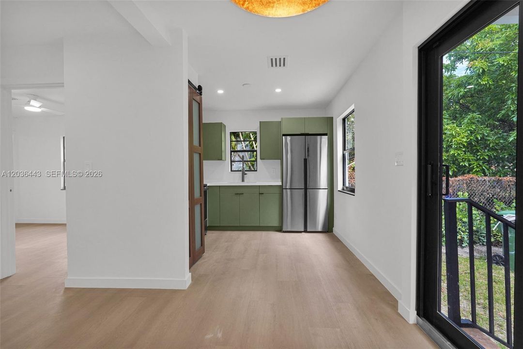В аренду: $4,500 (4 спален, 2 ванн, 1000 Квадратных фут)