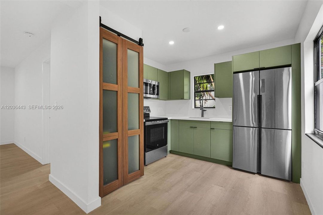 В аренду: $4,500 (4 спален, 2 ванн, 1000 Квадратных фут)